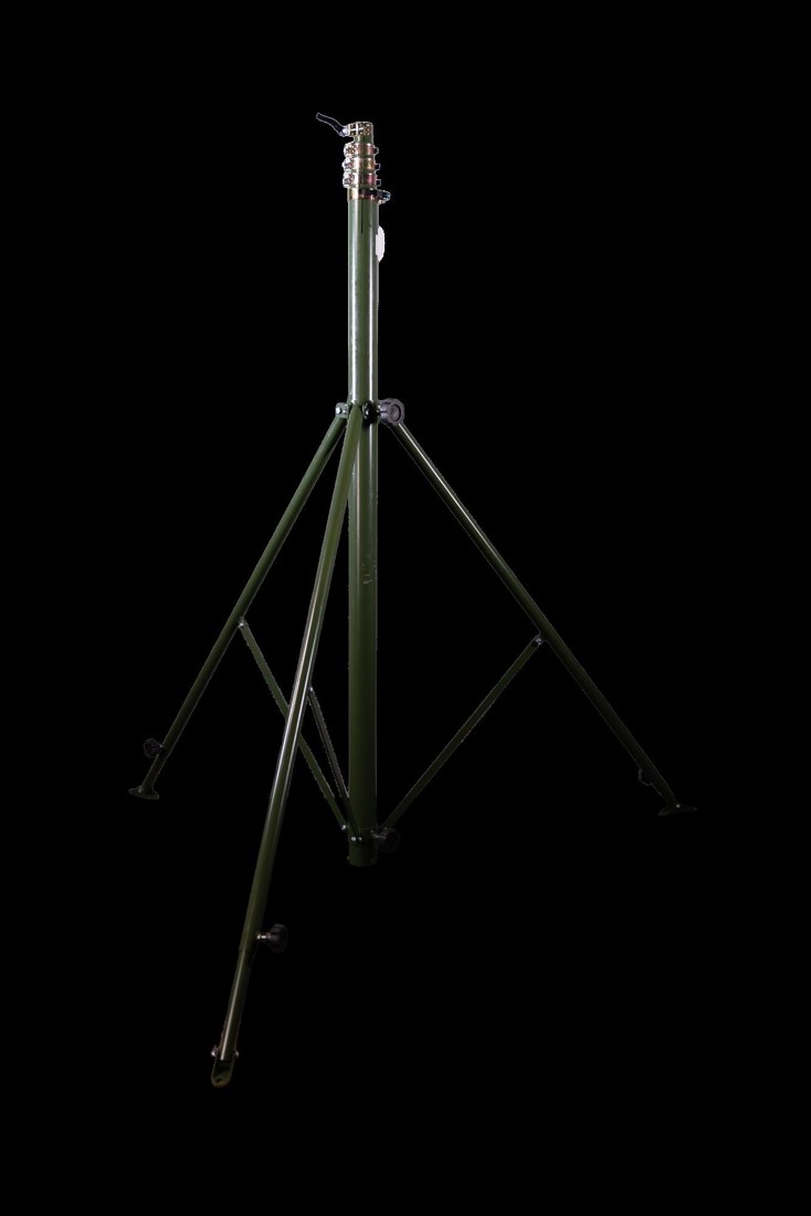 Deployable mast